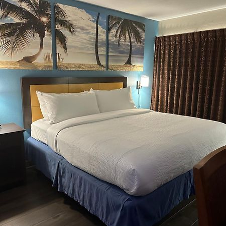 Days Inn & Suites By Wyndham Tampa - Ybor City Экстерьер фото