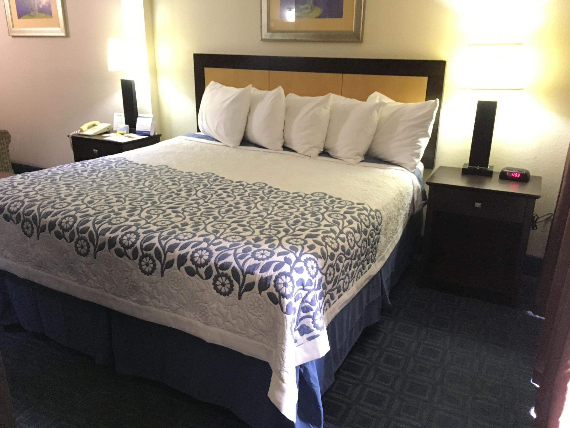 Days Inn & Suites By Wyndham Tampa - Ybor City Экстерьер фото