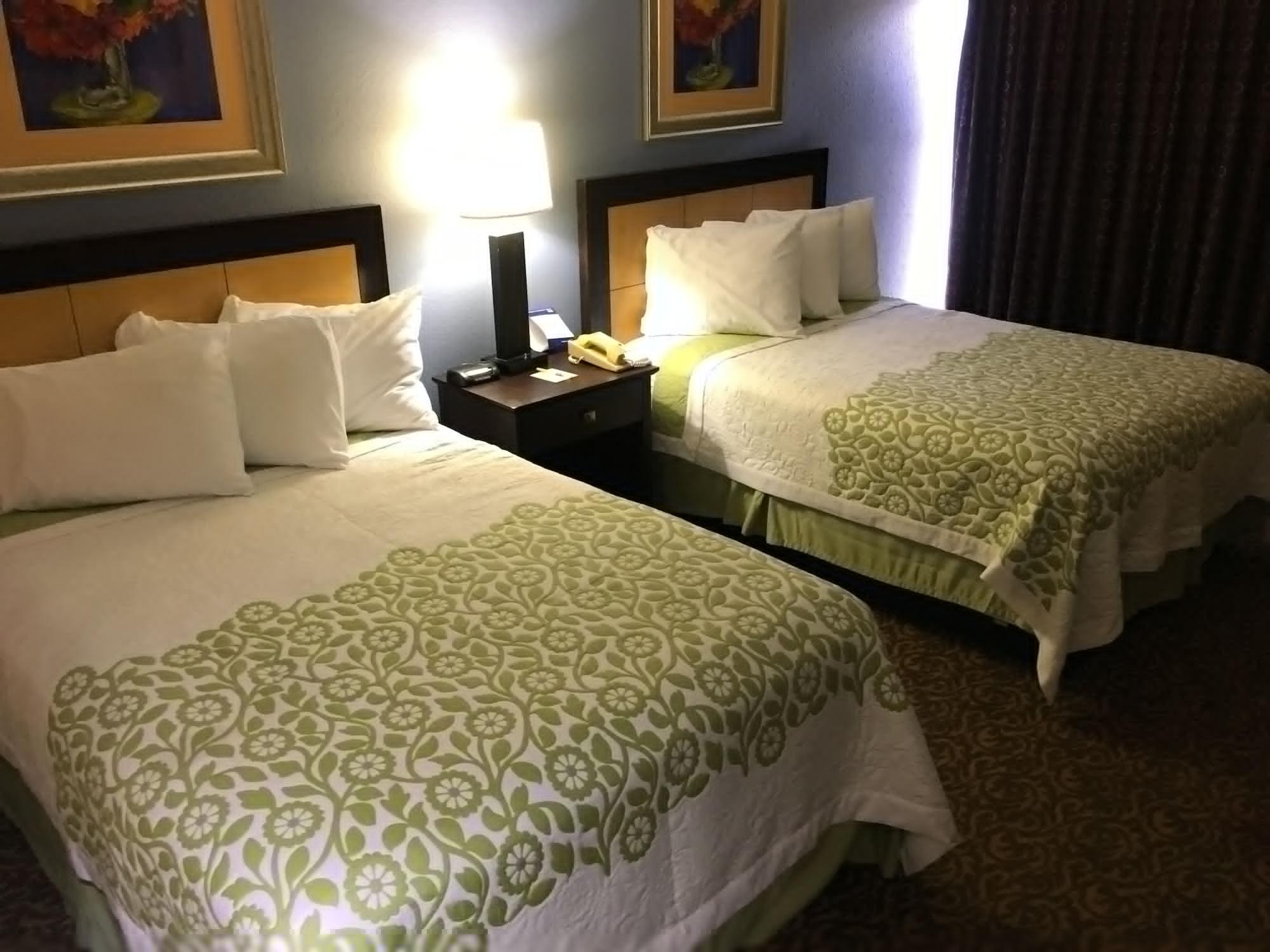 Days Inn & Suites By Wyndham Tampa - Ybor City Экстерьер фото