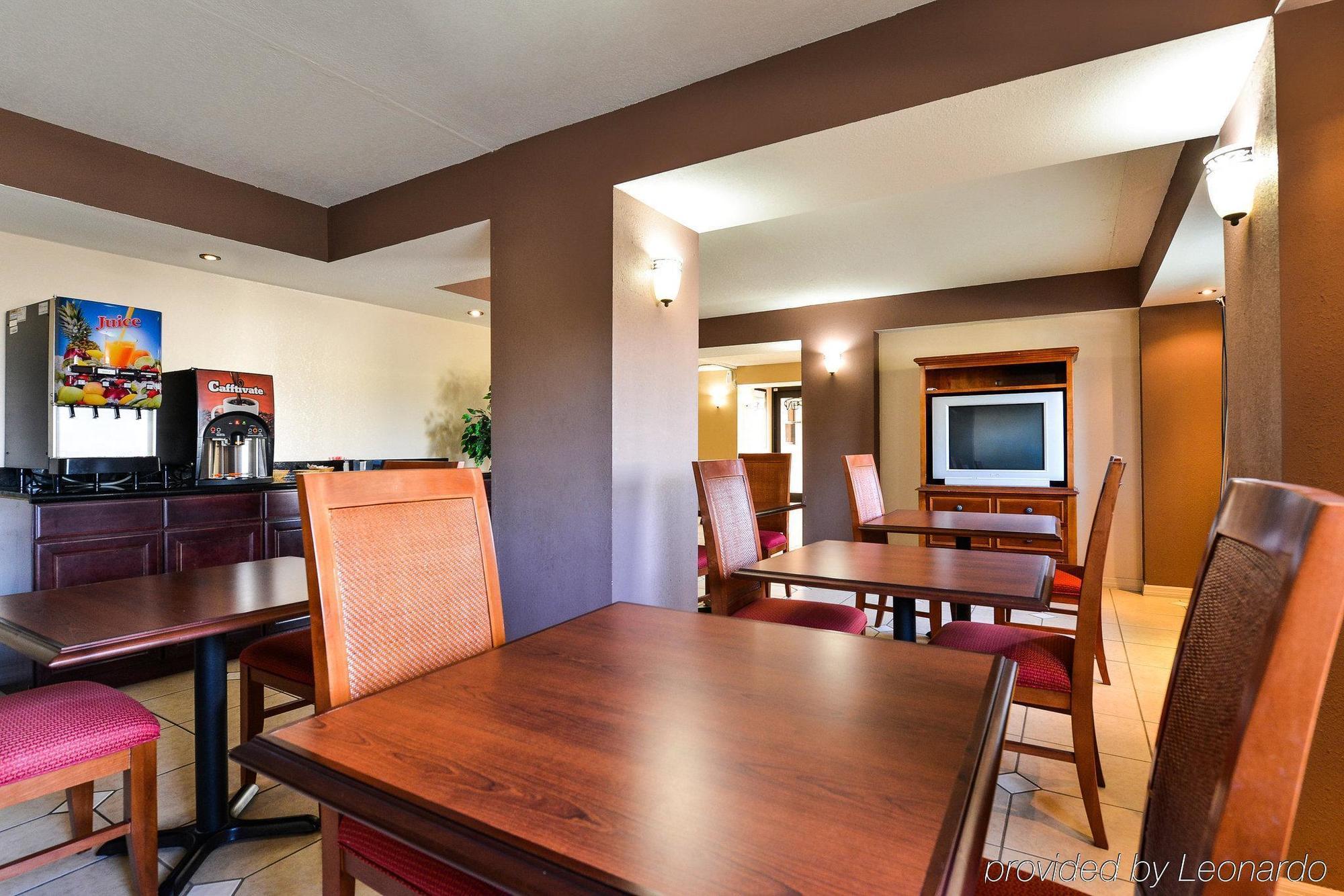 Days Inn & Suites By Wyndham Tampa - Ybor City Экстерьер фото