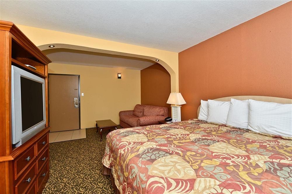Days Inn & Suites By Wyndham Tampa - Ybor City Номер фото
