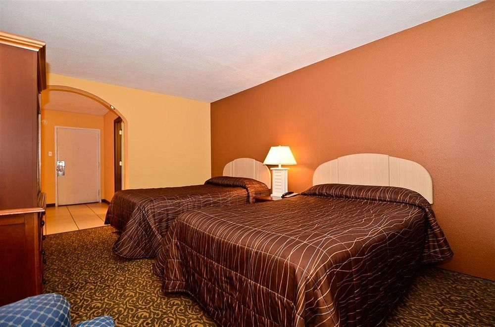 Days Inn & Suites By Wyndham Tampa - Ybor City Экстерьер фото