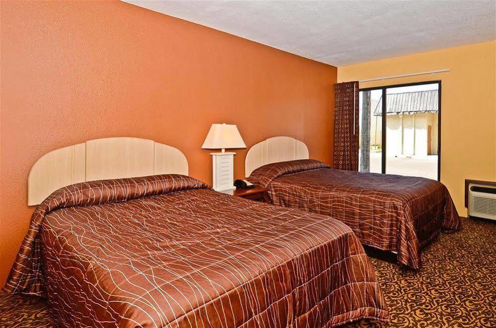 Days Inn & Suites By Wyndham Tampa - Ybor City Экстерьер фото