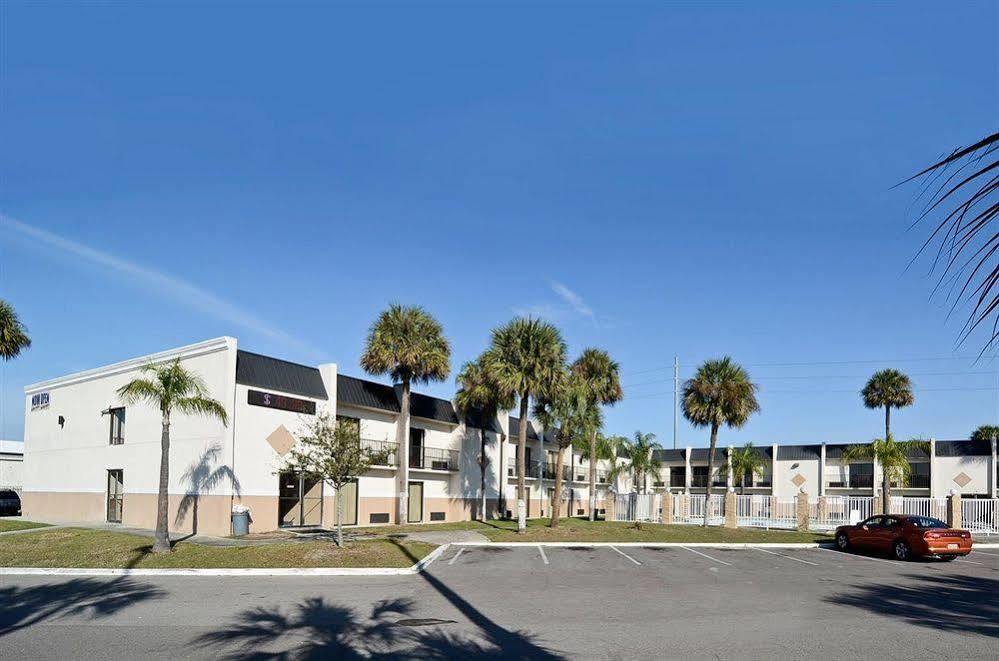 Days Inn & Suites By Wyndham Tampa - Ybor City Экстерьер фото