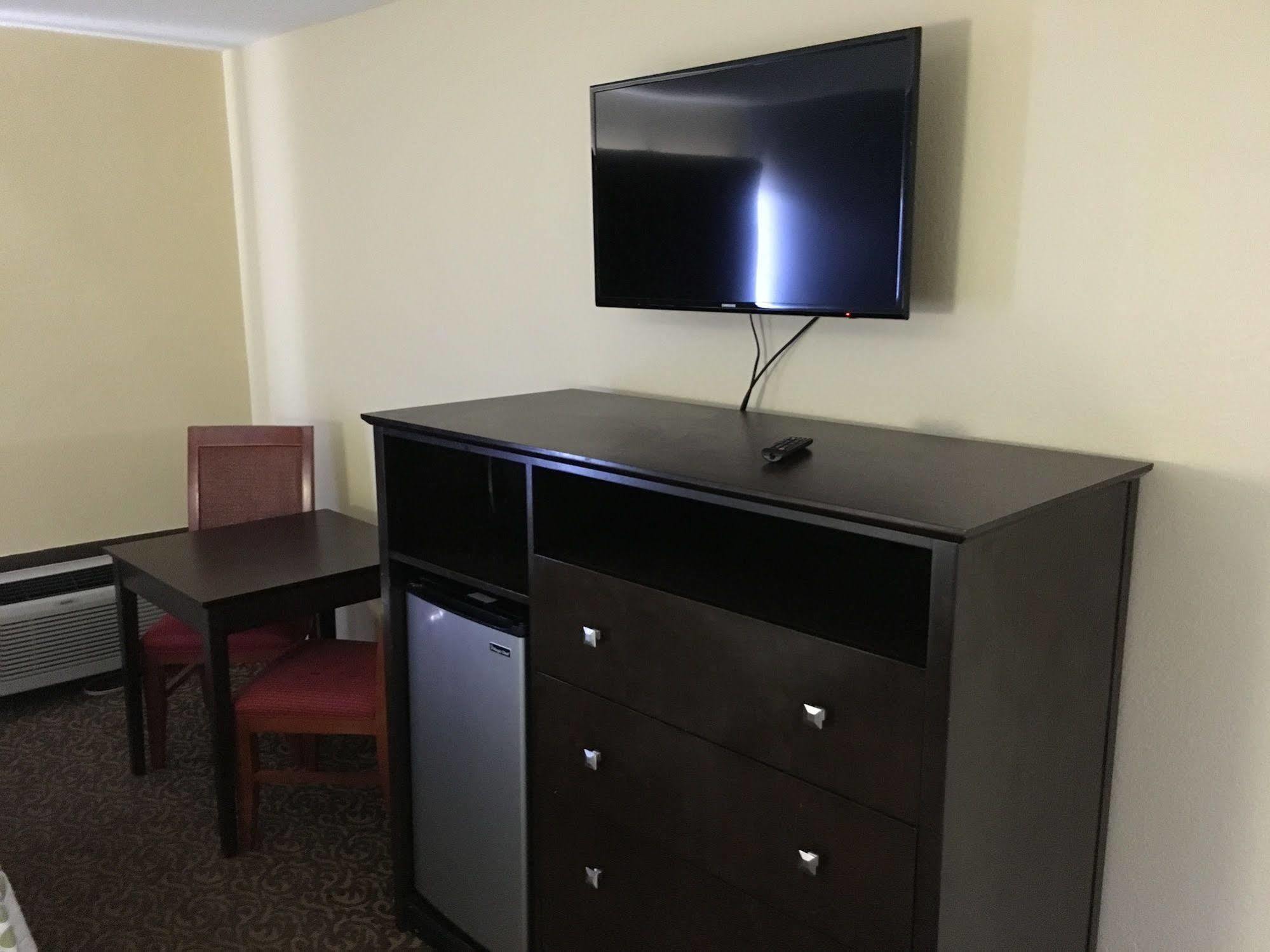 Days Inn & Suites By Wyndham Tampa - Ybor City Экстерьер фото
