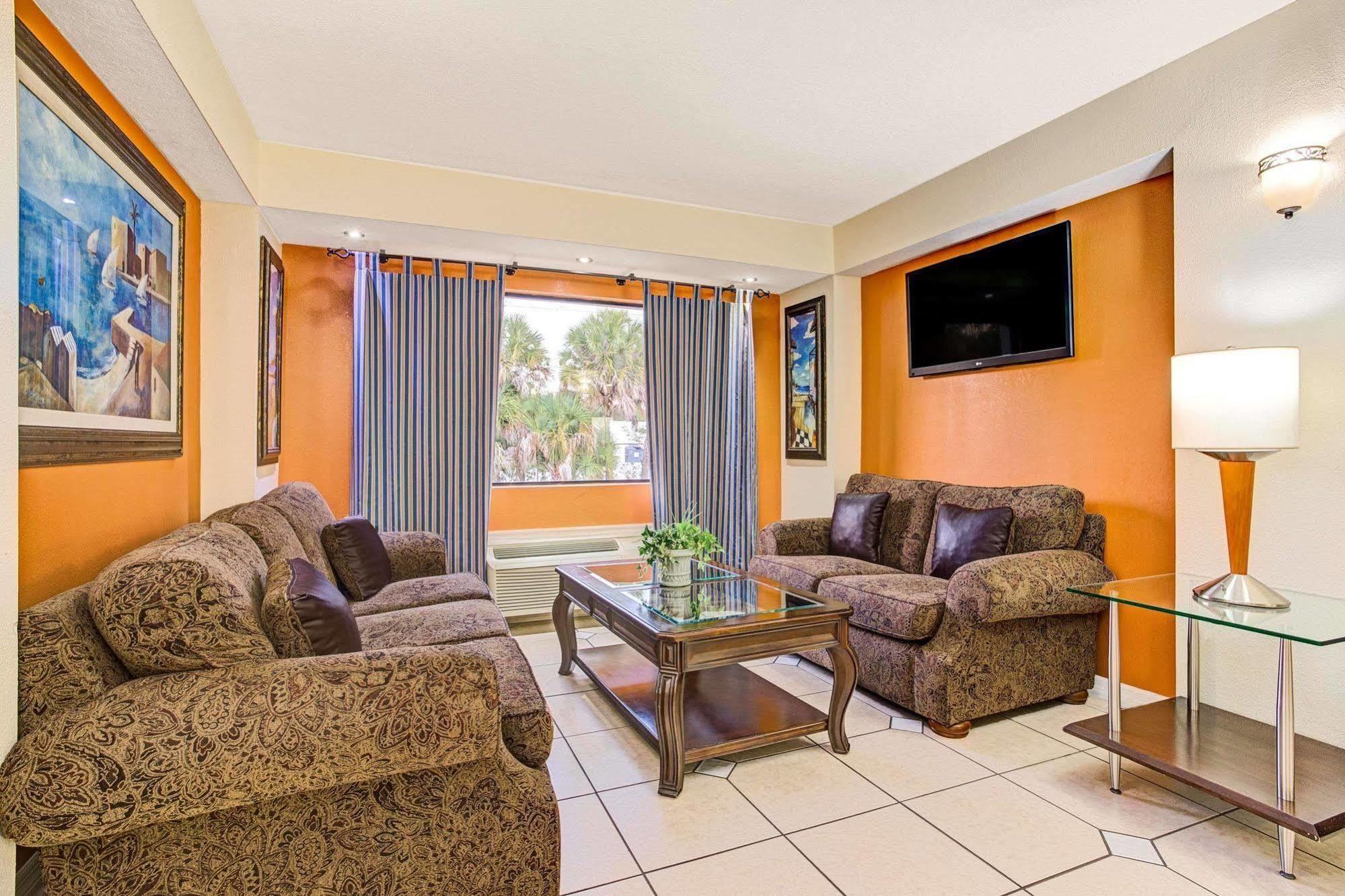 Days Inn & Suites By Wyndham Tampa - Ybor City Экстерьер фото