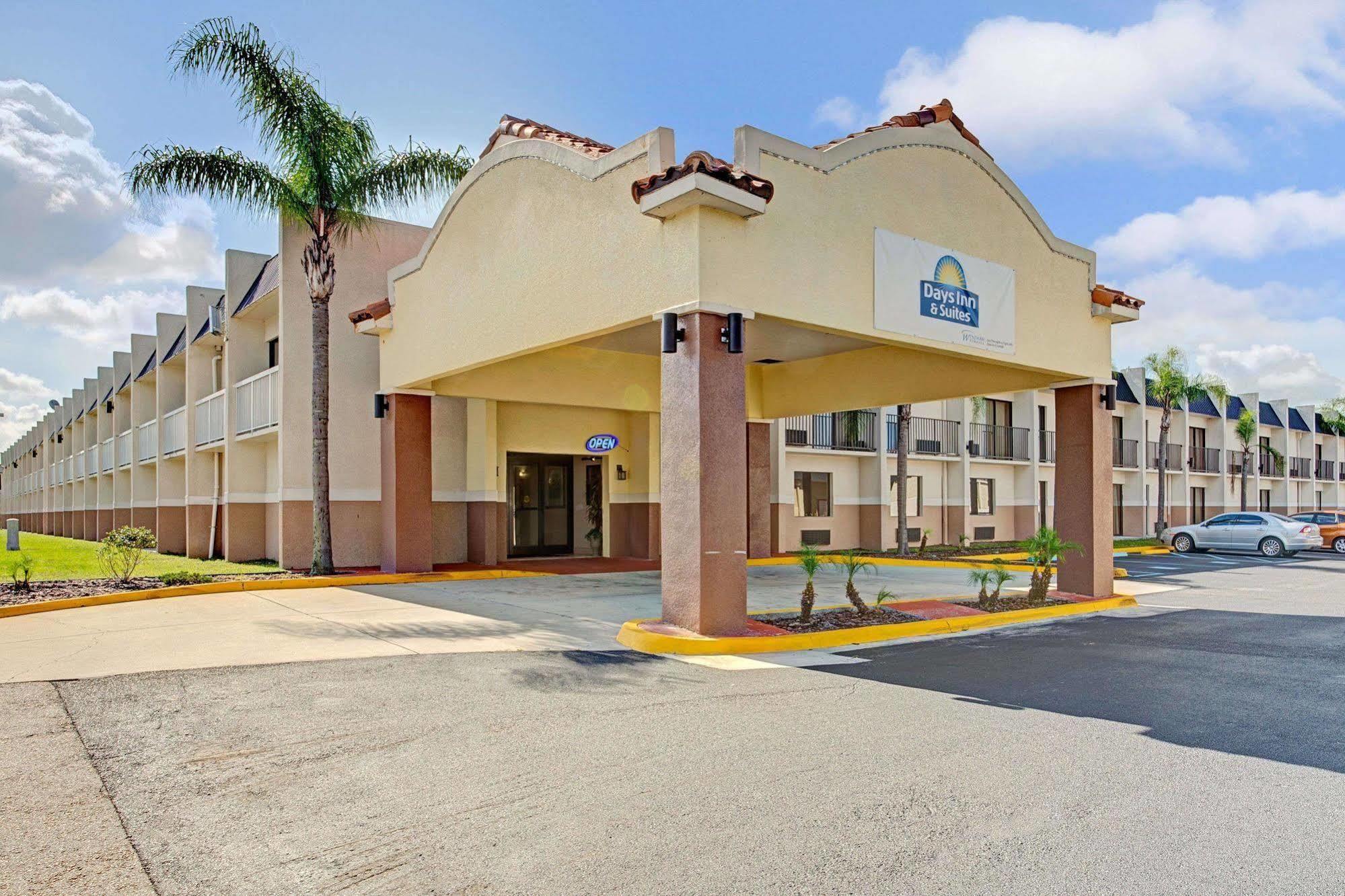 Days Inn & Suites By Wyndham Tampa - Ybor City Экстерьер фото
