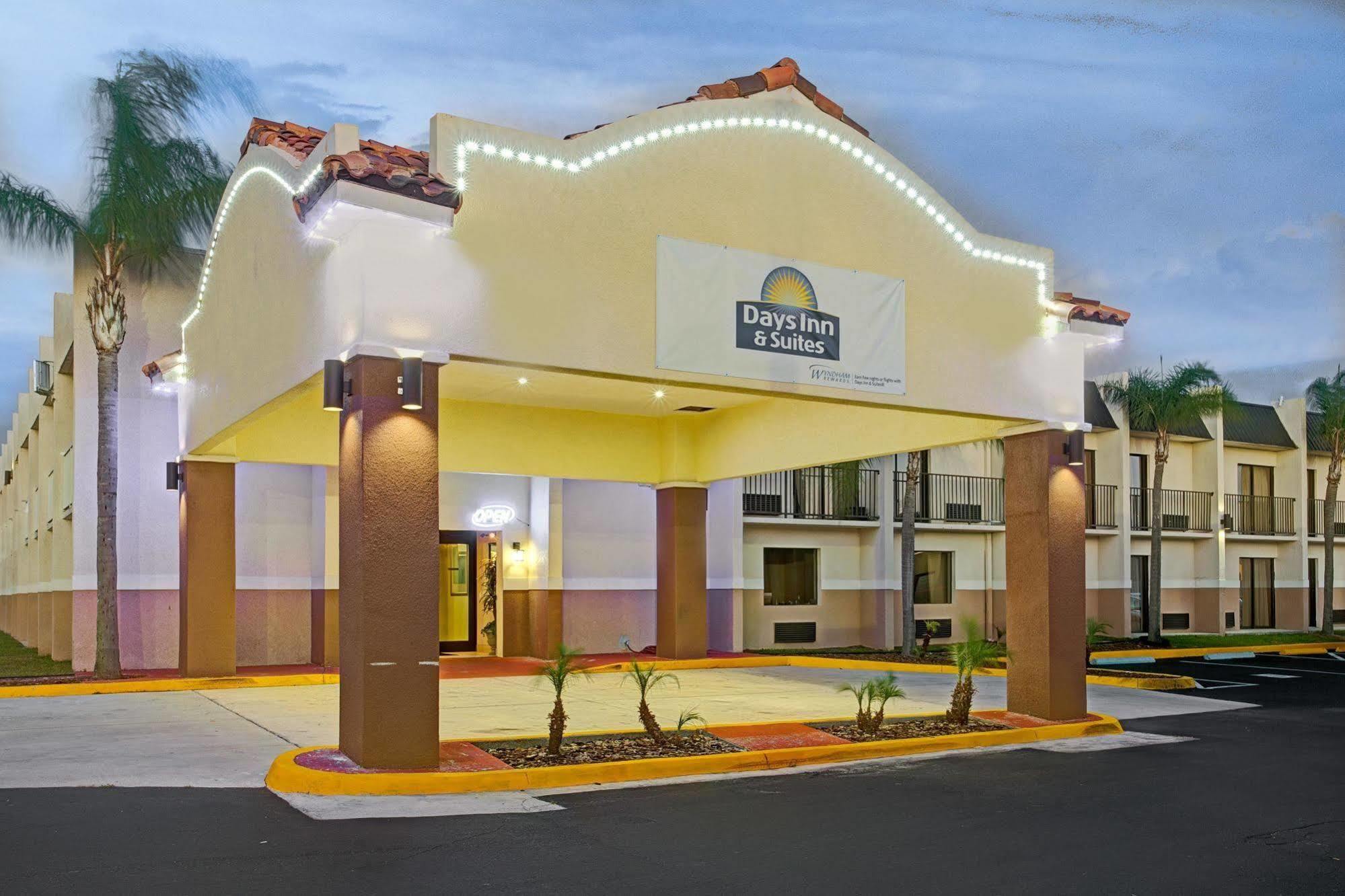 Days Inn & Suites By Wyndham Tampa - Ybor City Экстерьер фото