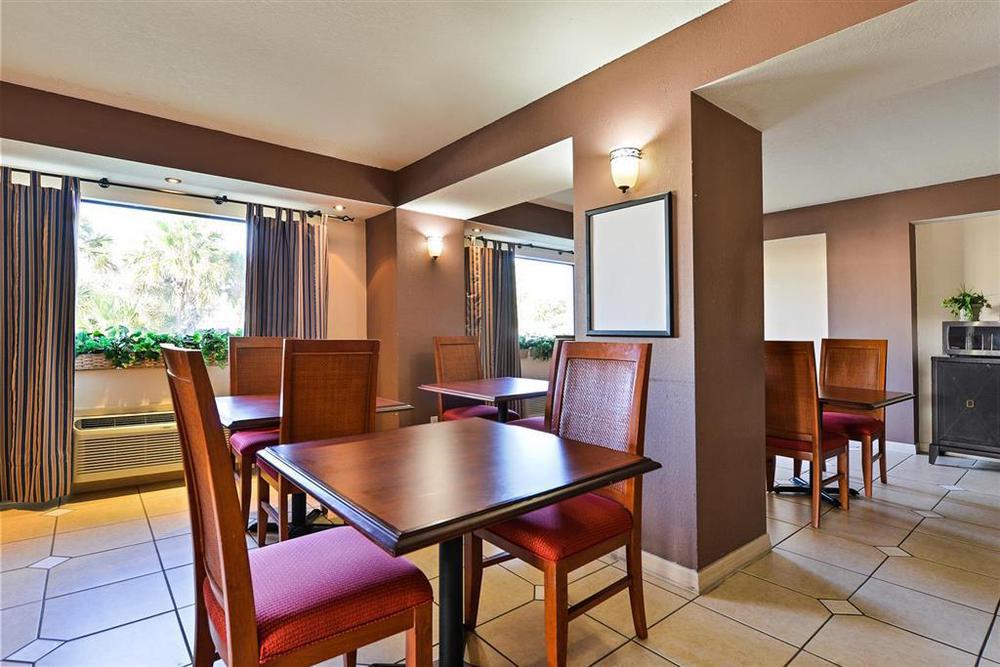 Days Inn & Suites By Wyndham Tampa - Ybor City Ресторан фото