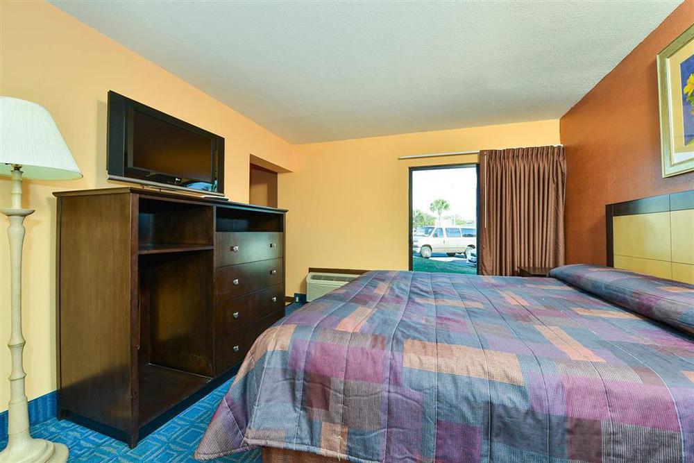 Days Inn & Suites By Wyndham Tampa - Ybor City Номер фото