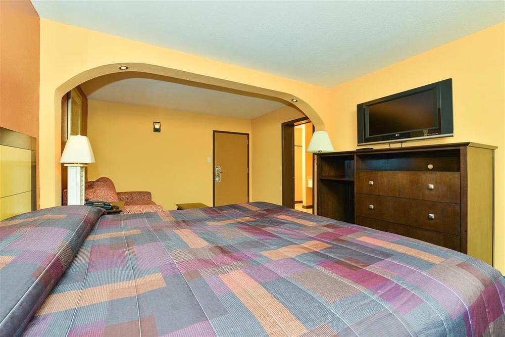 Days Inn & Suites By Wyndham Tampa - Ybor City Номер фото