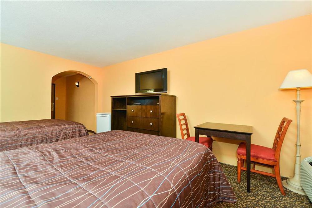 Days Inn & Suites By Wyndham Tampa - Ybor City Номер фото
